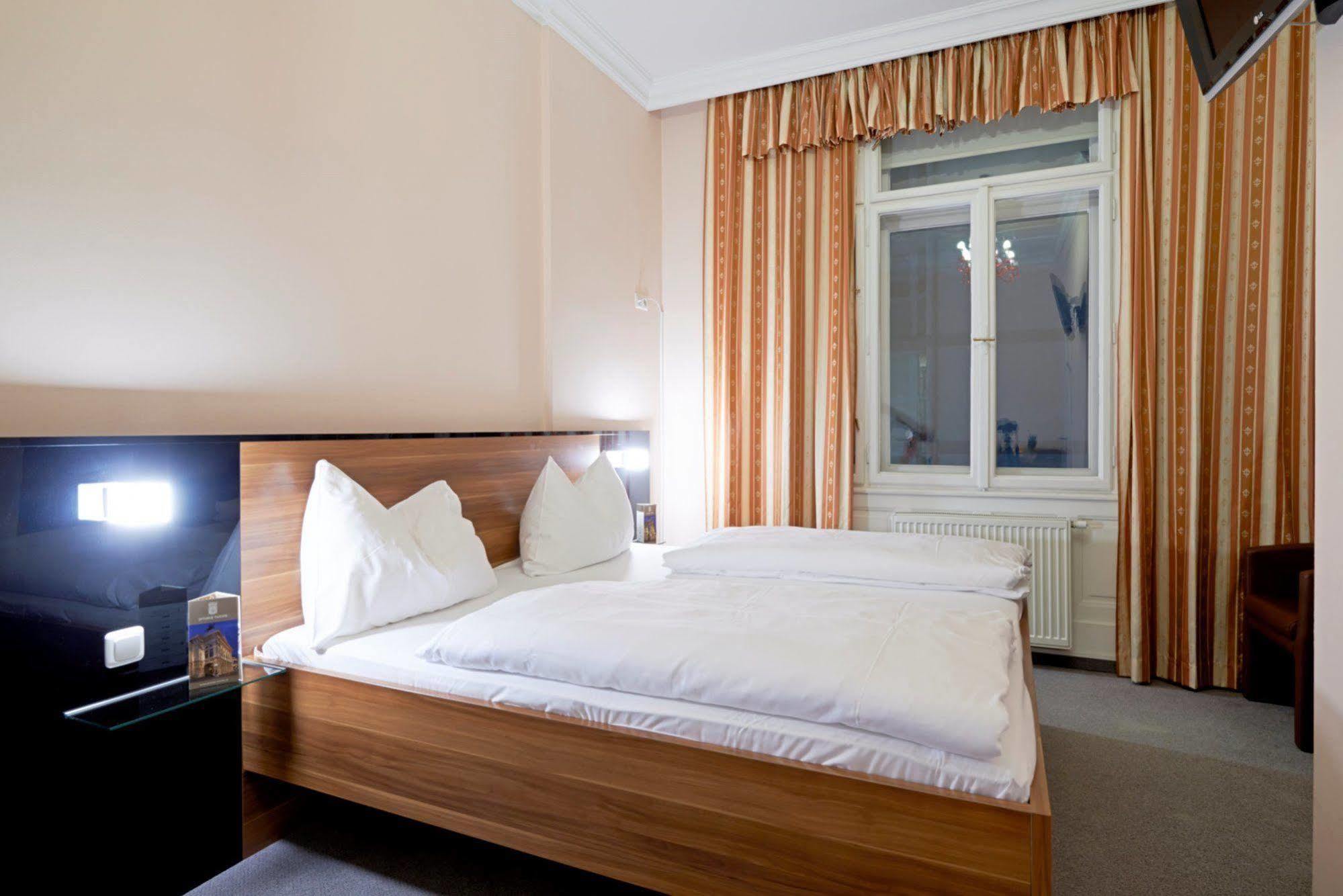Dauntown Rooms - Self Check-In Wina Bagian luar foto