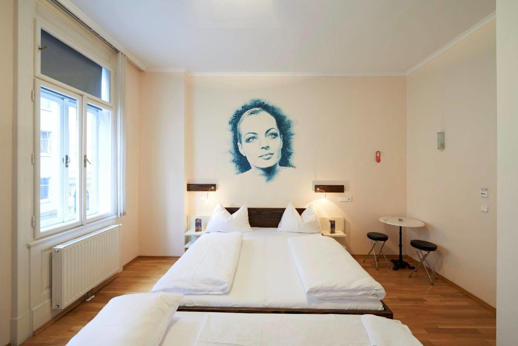 Dauntown Rooms - Self Check-In Wina Bagian luar foto