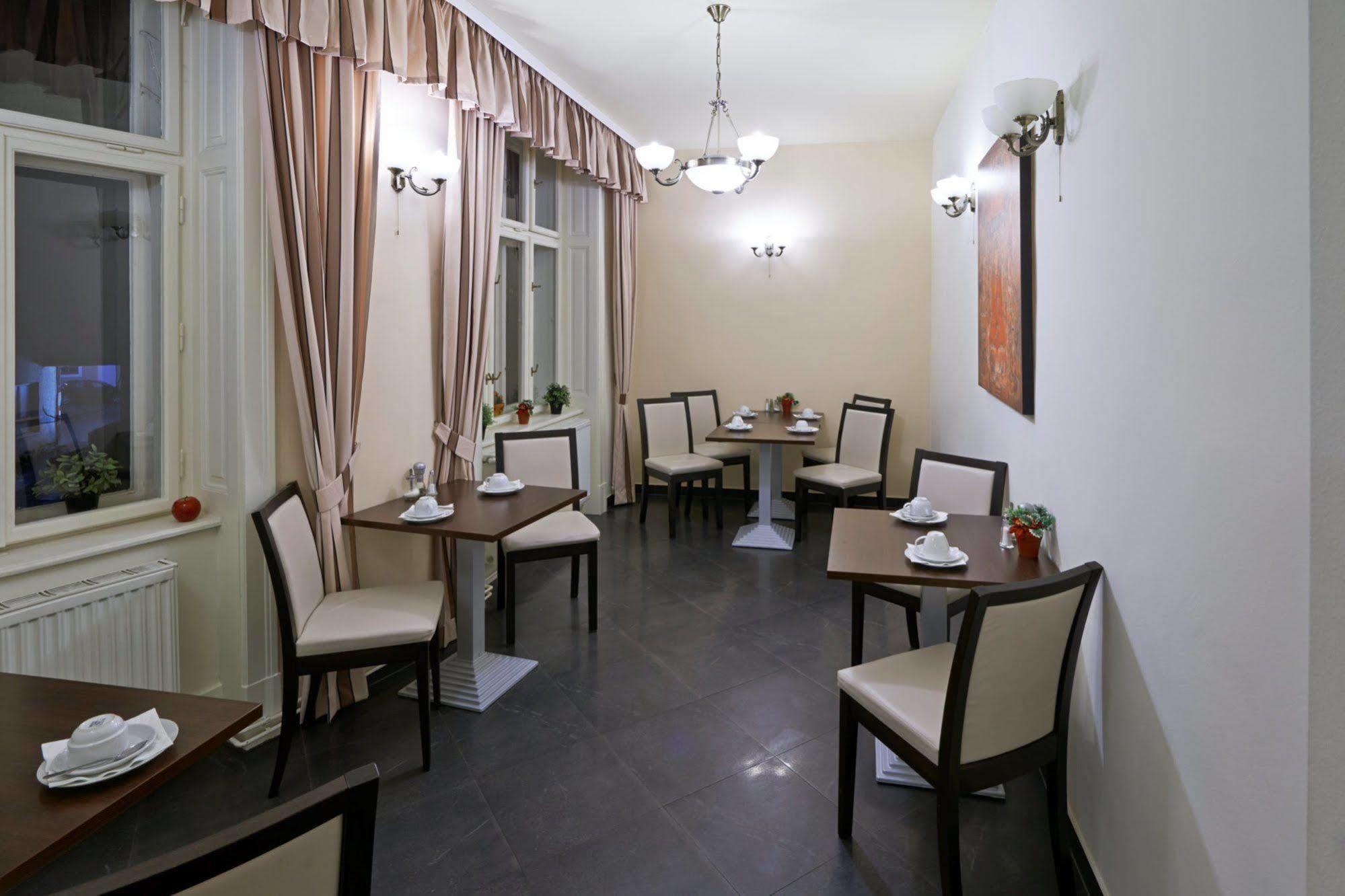 Dauntown Rooms - Self Check-In Wina Bagian luar foto