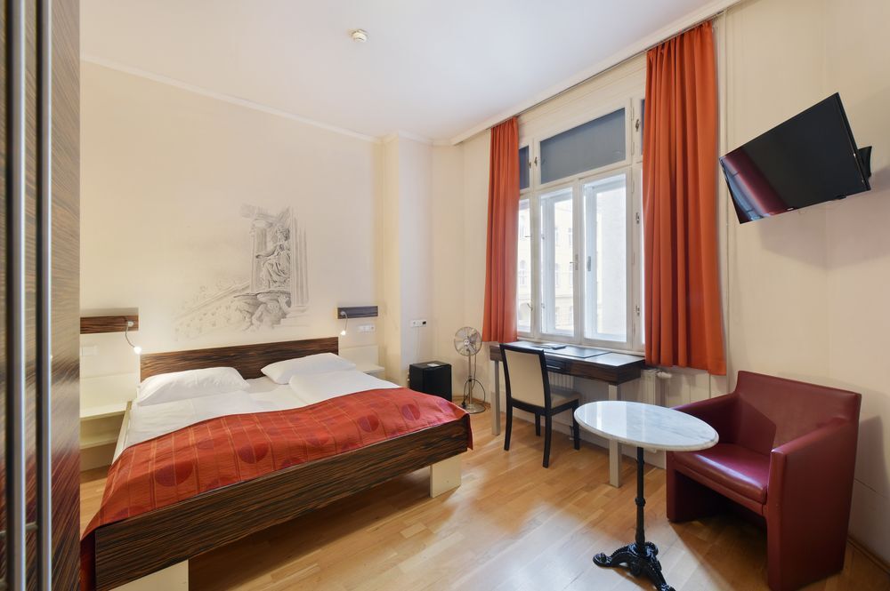 Dauntown Rooms - Self Check-In Wina Bagian luar foto