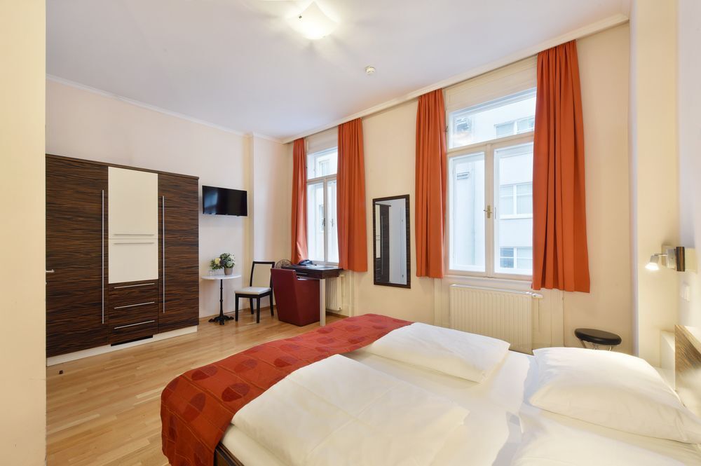 Dauntown Rooms - Self Check-In Wina Bagian luar foto