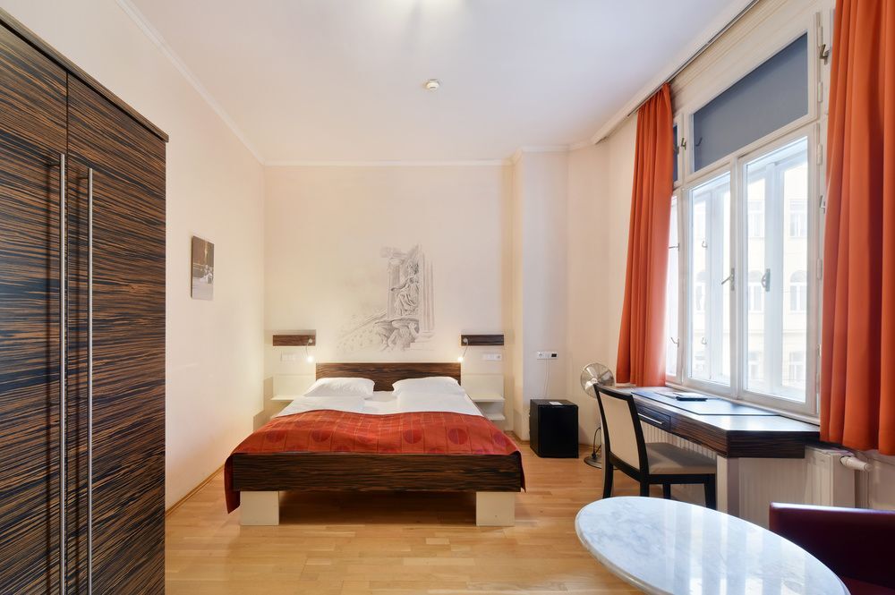 Dauntown Rooms - Self Check-In Wina Bagian luar foto